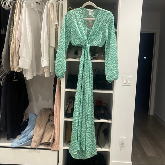 H&M Ballooned-Sleeve Green Print Cut-Out Crepe Dress - Picture 10 of 15
